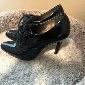 Women's Size 6 Gianni Bini oxford heels